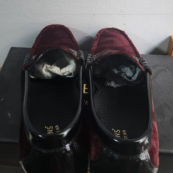 Weejun Burgundy Size 8.5 Suede main image 5